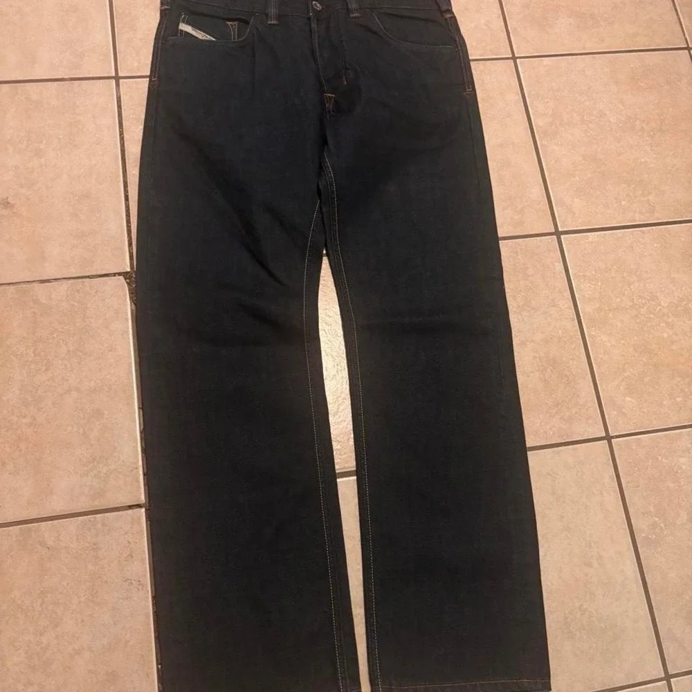 N/A black baggy